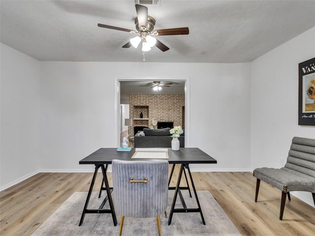 511 Stadium Lane, Friendswood, TX 77546