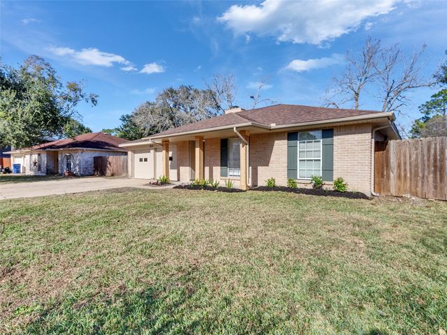 511 Stadium Lane, Friendswood, TX 77546