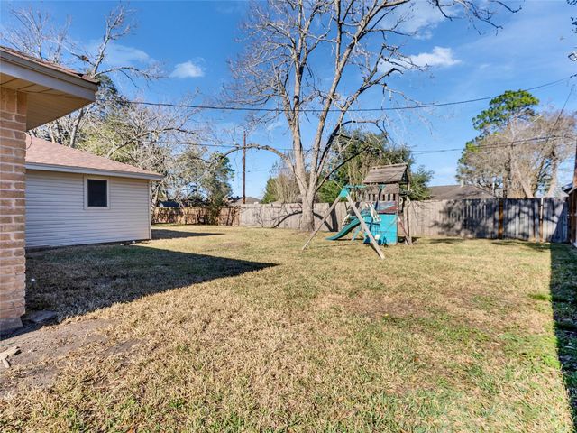 511 Stadium Lane, Friendswood, TX 77546