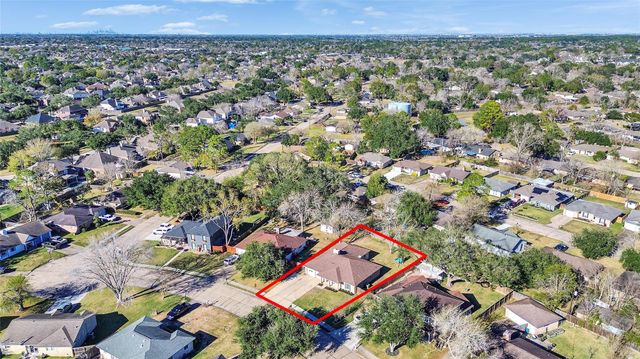 511 Stadium Lane, Friendswood, TX 77546