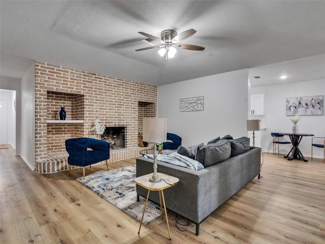 511 Stadium Lane, Friendswood, TX 77546