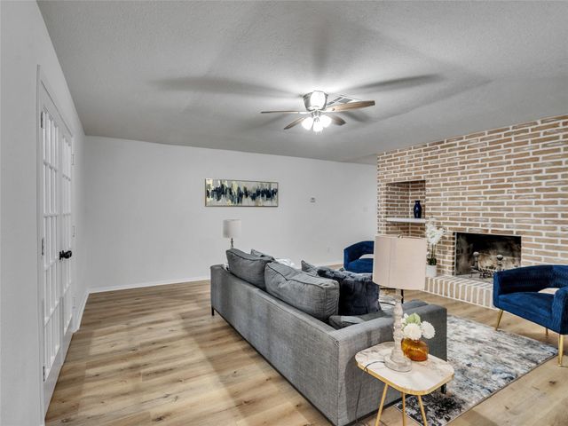 511 Stadium Lane, Friendswood, TX 77546