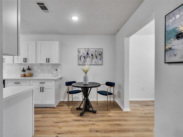 511 Stadium Lane, Friendswood, TX 77546