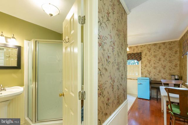 417 E WASHINGTON ST, Charles Town, WV 25414