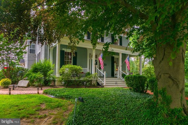 417 E WASHINGTON ST, Charles Town, WV 25414