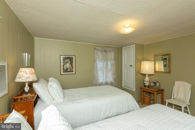 417 E WASHINGTON ST, Charles Town, WV 25414