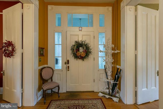 417 E WASHINGTON ST, Charles Town, WV 25414