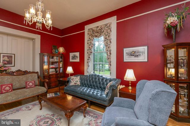 417 E WASHINGTON ST, Charles Town, WV 25414