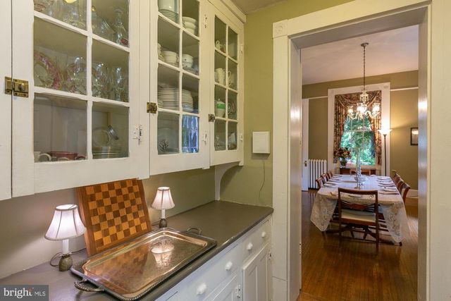 417 E WASHINGTON ST, Charles Town, WV 25414