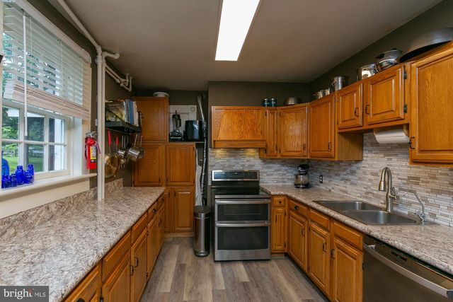 417 E WASHINGTON ST, Charles Town, WV 25414