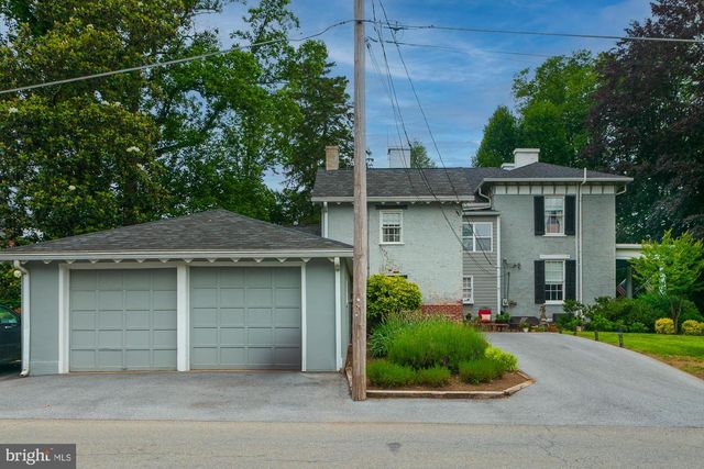 417 E WASHINGTON ST, Charles Town, WV 25414