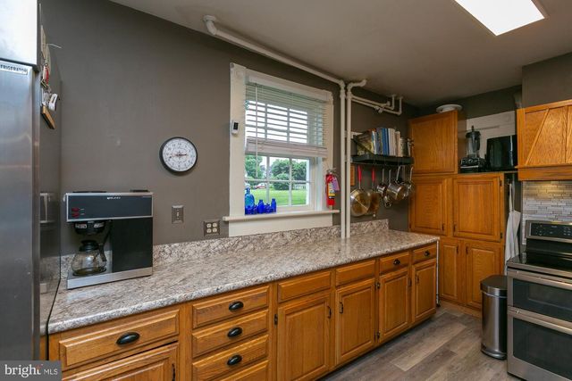 417 E WASHINGTON ST, Charles Town, WV 25414