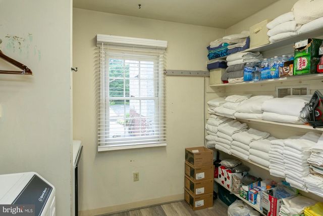 417 E WASHINGTON ST, Charles Town, WV 25414