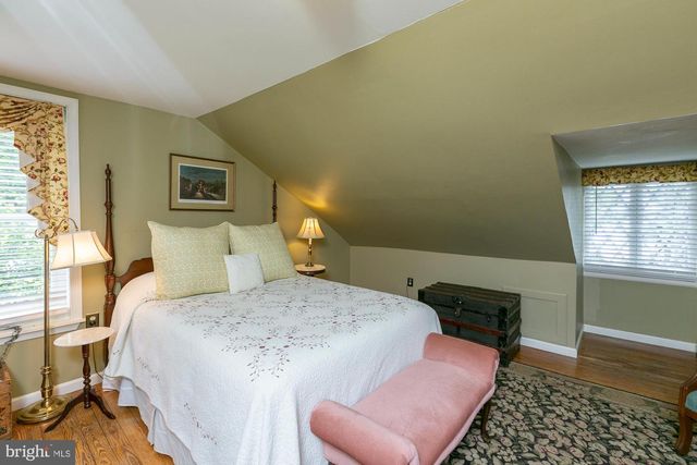 417 E WASHINGTON ST, Charles Town, WV 25414