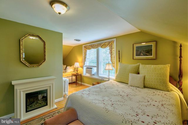 417 E WASHINGTON ST, Charles Town, WV 25414