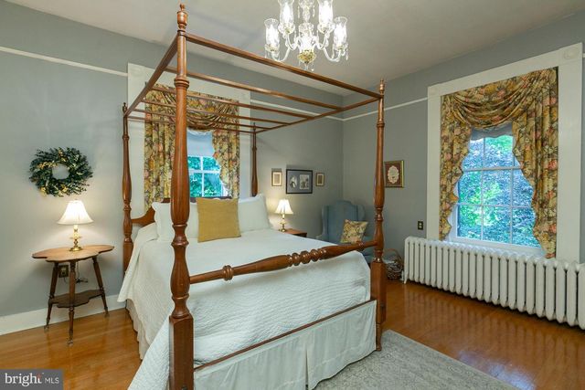 417 E WASHINGTON ST, Charles Town, WV 25414