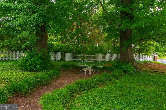 417 E WASHINGTON ST, Charles Town, WV 25414