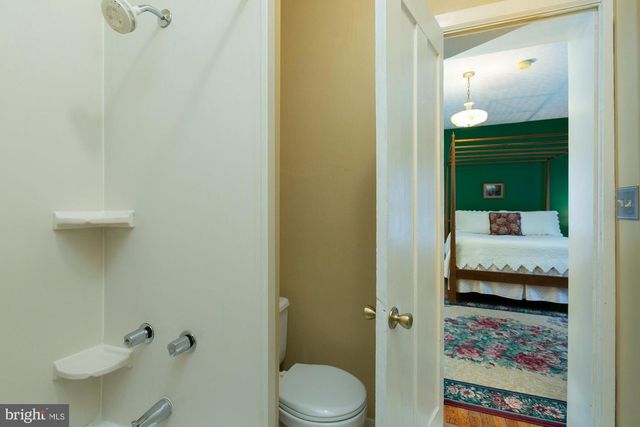 417 E WASHINGTON ST, Charles Town, WV 25414