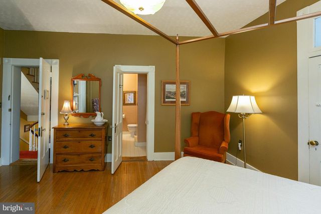 417 E WASHINGTON ST, Charles Town, WV 25414