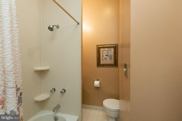 417 E WASHINGTON ST, Charles Town, WV 25414