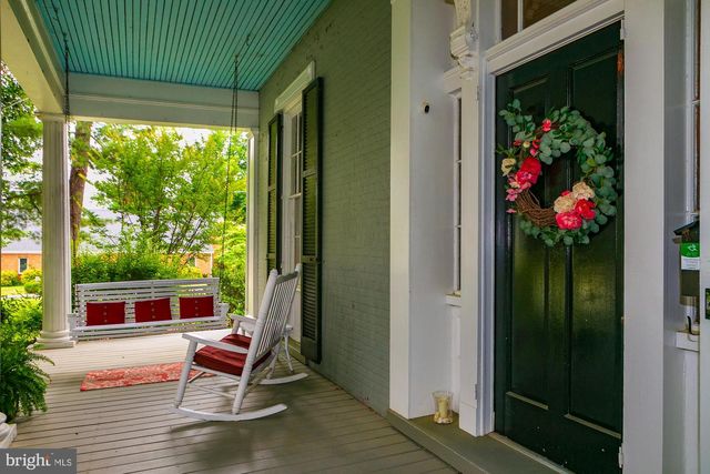 417 E WASHINGTON ST, Charles Town, WV 25414