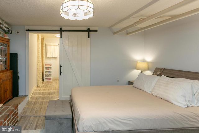 417 E WASHINGTON ST, Charles Town, WV 25414