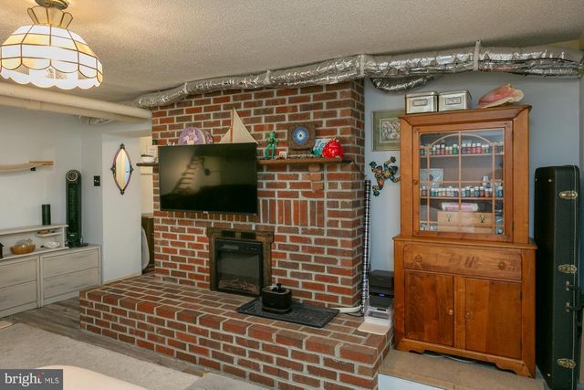 417 E WASHINGTON ST, Charles Town, WV 25414