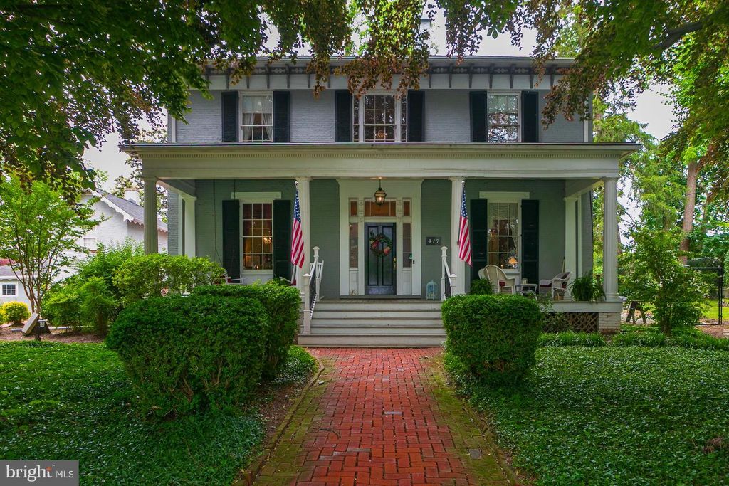 417 E WASHINGTON ST, Charles Town, WV 25414