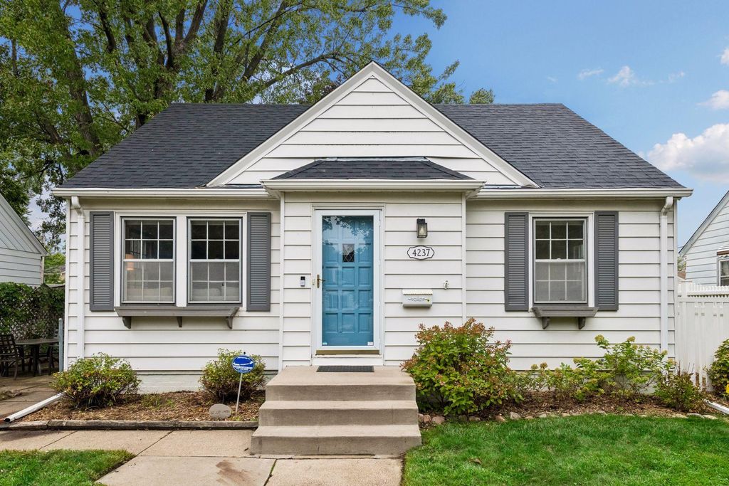 4237 Abbott Avenue N, Robbinsdale, MN 55422 — photo 2