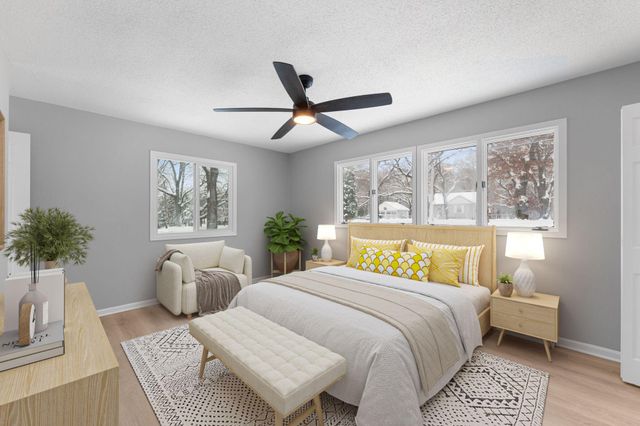 2825 Woodale Drive, Mounds View, MN 55112