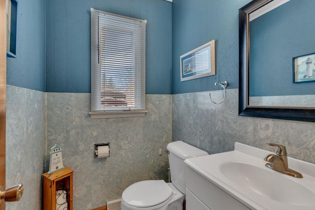 1304 9th Street SW, Willmar, MN 56201