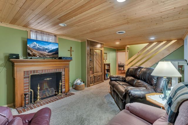 1304 9th Street SW, Willmar, MN 56201