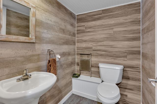 1304 9th Street SW, Willmar, MN 56201