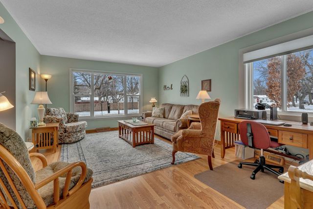 1304 9th Street SW, Willmar, MN 56201