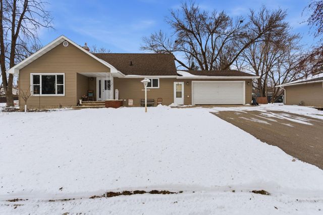 1304 9th Street SW, Willmar, MN 56201
