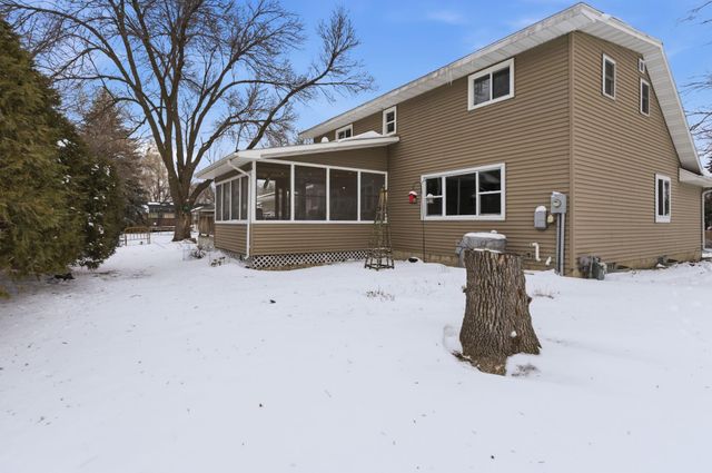1304 9th Street SW, Willmar, MN 56201