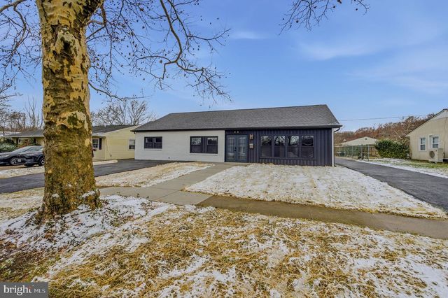 48 CHIPPENDALE CIR, Newark, DE 19713