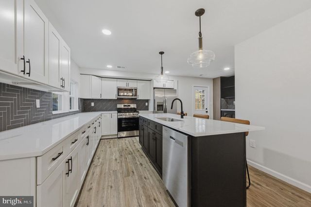 48 CHIPPENDALE CIR, Newark, DE 19713