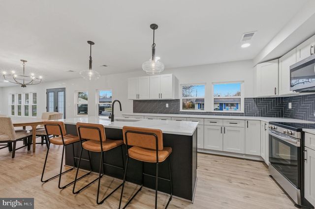 48 CHIPPENDALE CIR, Newark, DE 19713