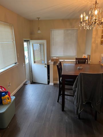 138 W Robert Avenue, Hazel Park, MI 48030