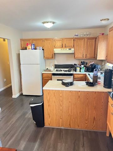 138 W Robert Avenue, Hazel Park, MI 48030