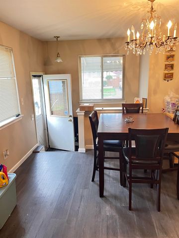 138 W Robert Avenue, Hazel Park, MI 48030