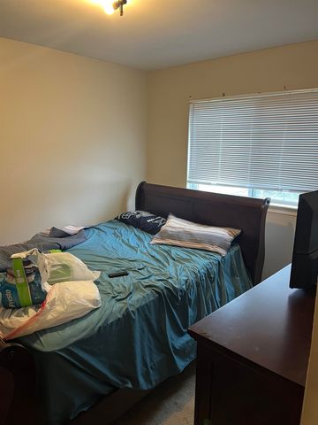 138 W Robert Avenue, Hazel Park, MI 48030