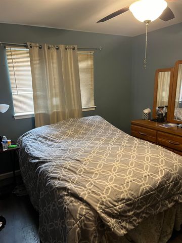 138 W Robert Avenue, Hazel Park, MI 48030