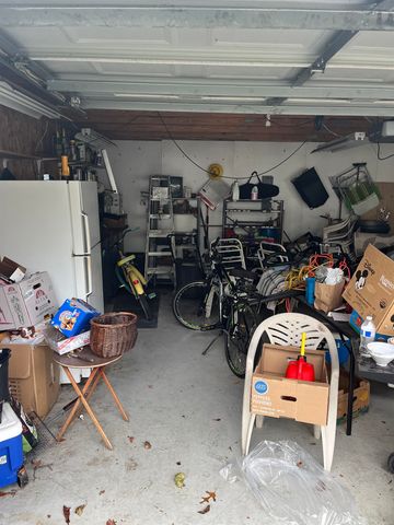 138 W Robert Avenue, Hazel Park, MI 48030