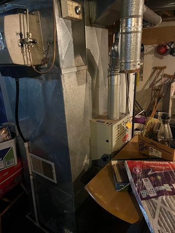 138 W Robert Avenue, Hazel Park, MI 48030