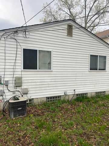 138 W Robert Avenue, Hazel Park, MI 48030