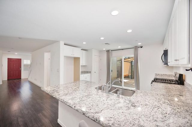 9 Captains Gate Pl, Sacramento, CA 95835