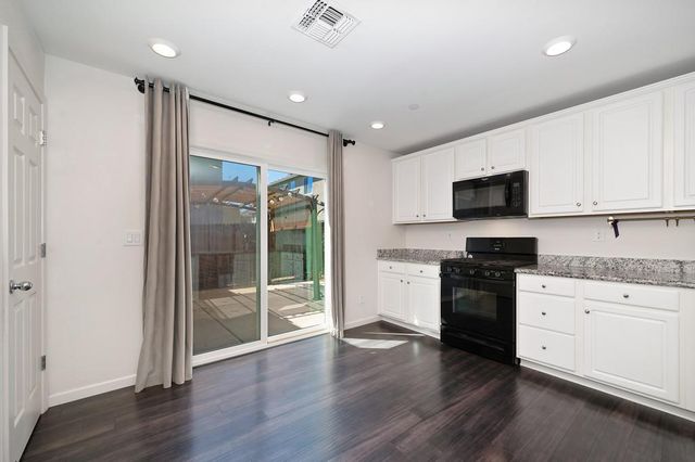 9 Captains Gate Pl, Sacramento, CA 95835