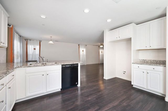 9 Captains Gate Pl, Sacramento, CA 95835